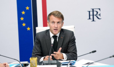 Le président français Emmanuel Macron participe à une réunion du Conseil de sécurité à l'Élysée, à Paris