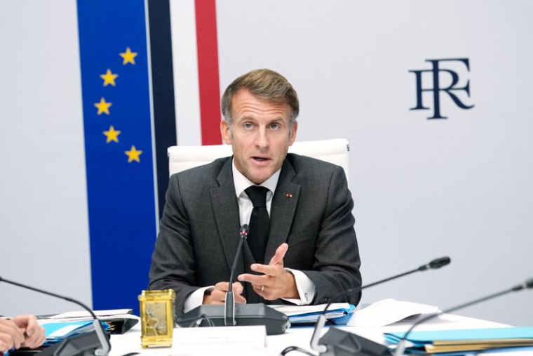 Le président français Emmanuel Macron participe à une réunion du Conseil de sécurité à l'Élysée, à Paris