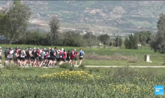 Un aventurier britannique achève en Tunisie une traversée de l'Afrique en courant