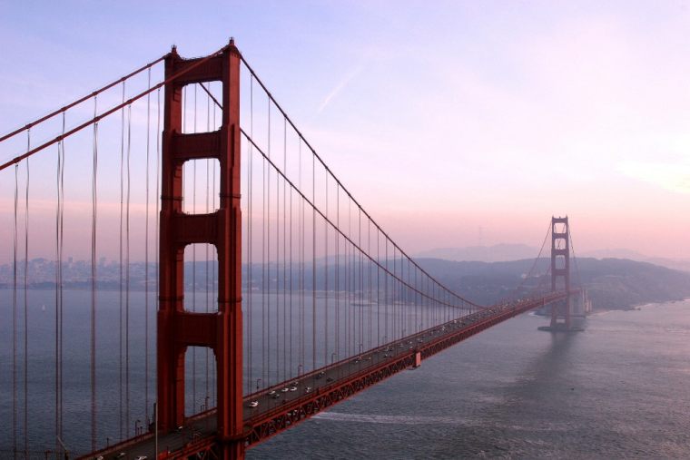 10. Le Golden Gate Bridge de San Francisco (États-Unis) le 20 décembre 2006.  ( AFP / GABRIEL BOUYS )