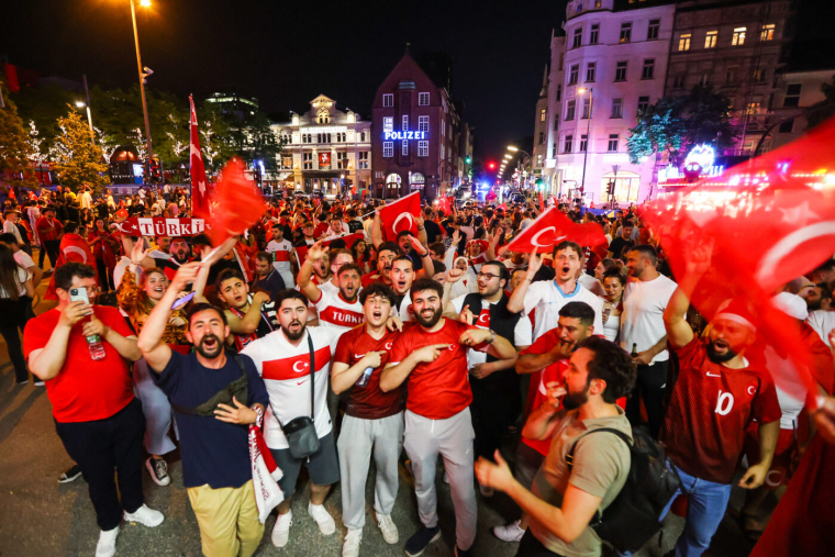 Euro des tribunes : les Turcs, Croates, Albanais et Roumains dominent les débats