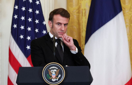 Le président américain Donald Trump et le président français Emmanuel Macron tiennent une conférence de presse, à Washington.