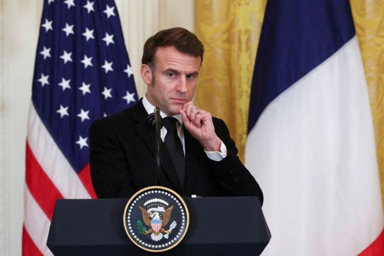 Le président américain Donald Trump et le président français Emmanuel Macron tiennent une conférence de presse, à Washington.