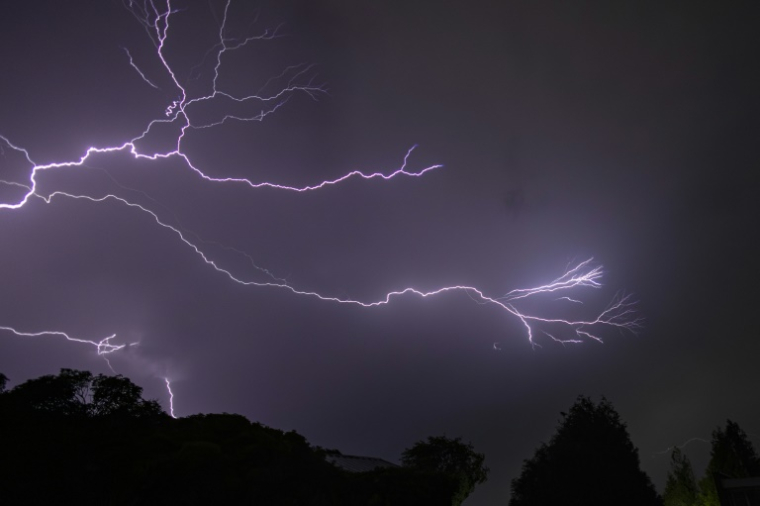 Vingt-huit départements des Pyrénées jusqu'au Bas-Rhin sont en vigilance orange pour de violents orages ( AFP / Sameer Al-DOUMY )