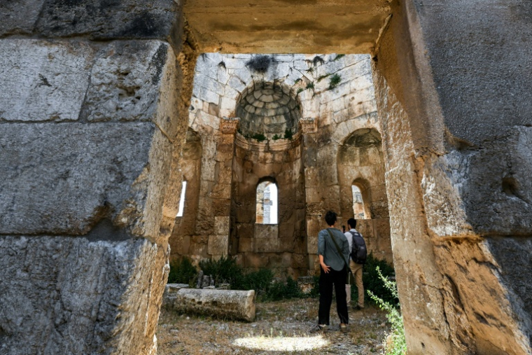 Les ruines de l'église Saint-Siméon, datant du Ve siècle, à une trentaine de kilomètres au nord-ouest d'Alep, dans le nord de la Syrie, le 18 juillet 2026, lors d'une visite d'archéologues français ( AFP / LOUAI BESHARA )