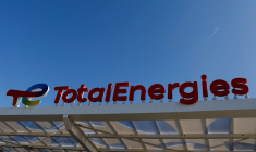 Le logo de la compagnie pétrolière et gazière française TotalEnergies