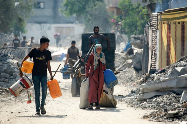 Des Palestiniens fuient le nord de la ville de Gaza après les menaces d'Israël de détruire la ville, le 22 août 2025    ( AFP / Bashar TALEB )
