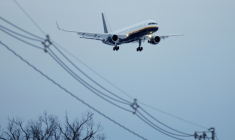 Un avion transportant le président vénézuélien déchu Nicolas Maduro arrive à la base aérienne Steward à Newburgh, dans l'Etat américain de New York, le 3 janvier 2026 ( AFP / Leonardo Munoz )