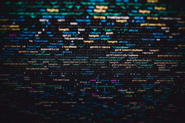 Les progrès de l'intelligence artificielle (IA), à savoir l'ensemble des technologies permettant aux machines de reproduire les capacités cognitives d'un être humain, impliqueront une refonte d'au moins deux institutions, à savoir les médias et les acteurs de la politique antitrust. Faute de quoi, nos démocraties vacilleront. (crédit : Markus Spiske / pexels)