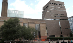 QUINZE ANS DE PRISON POUR AVOIR JETÉ UN ENFANT DU HAUT DU TATE À LONDRES