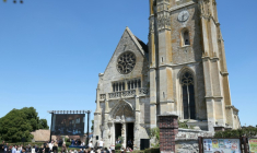 L'église d'Anet (Eure-et-Loir) le 11 juillet 2025, pour les obsèques d'Olivier Marleix ( AFP / Alain JOCARD )
