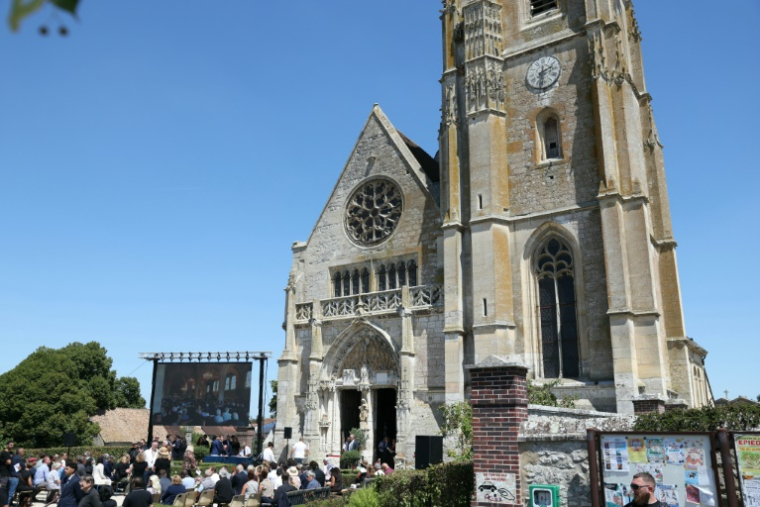 L'église d'Anet (Eure-et-Loir) le 11 juillet 2025, pour les obsèques d'Olivier Marleix ( AFP / Alain JOCARD )