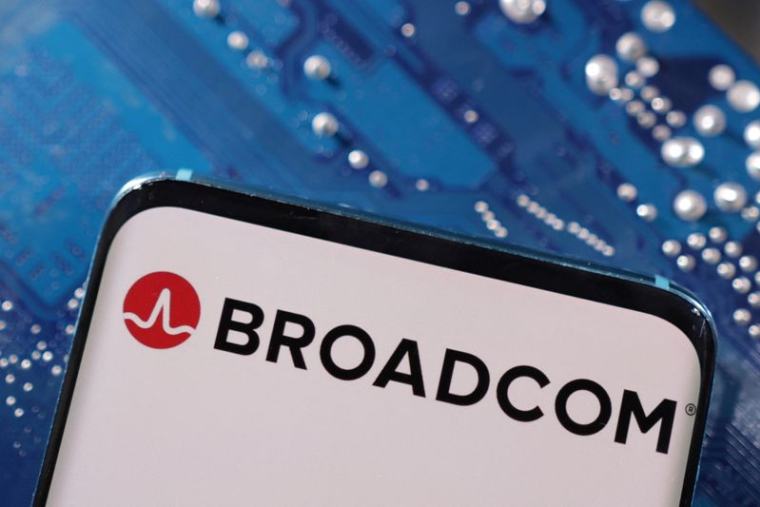Illustration d'un smartphone et du logo Broadcom