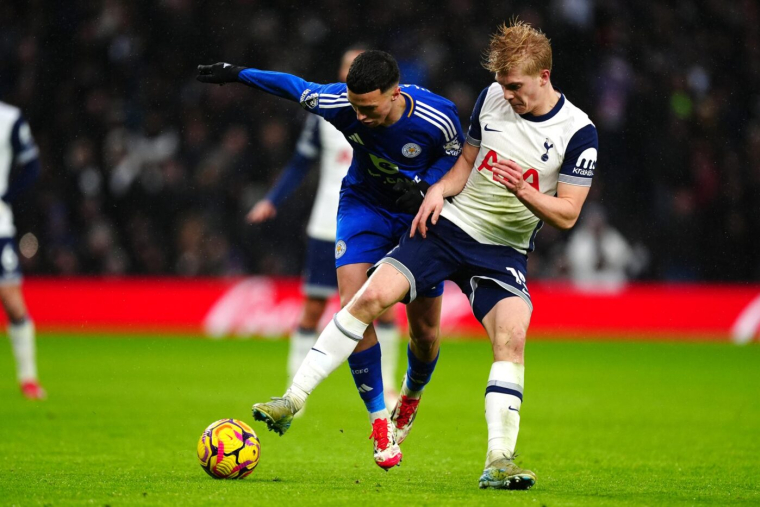 Leicester profite d'un Tottenham en crise pour retrouver la victoire