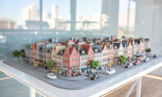 Devenue depuis un instrument privilégié du cinéaste, la miniature lui sert aussi bien pour la préparation de sa mise en scène que pour le tournage de ses plans. (crédit : Adobe Stock / photo générée par IA)