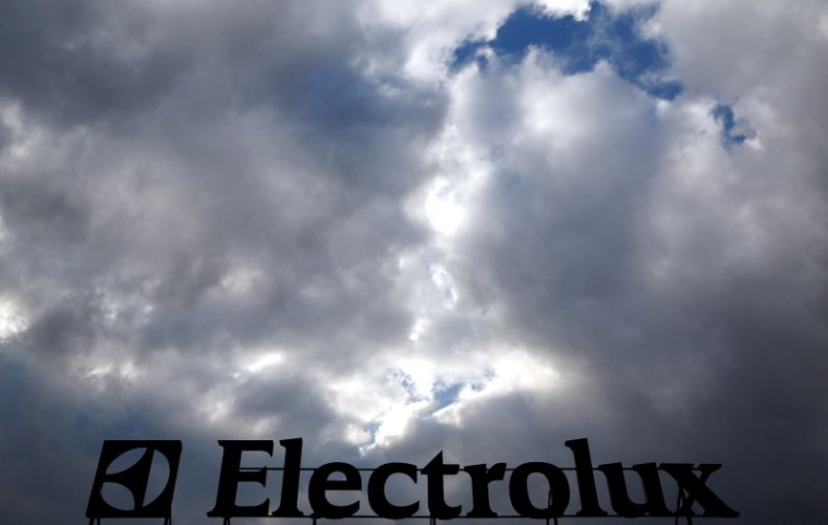 ELECTROLUX: BÉNÉFICE PLUS FAIBLE QUE PRÉVU AU 2E TRIMESTRE, LES PROBLÈMES D'APPROVISIONNEMENT PERSISTENT