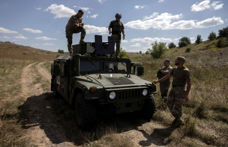 Ukrainian soldiers train in the Sumy region near the Russian border