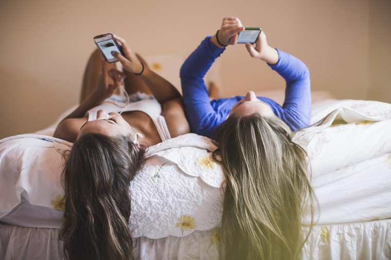 L’authenticité et le naturel, des valeurs qui montent sur les réseaux sociaux. crédit photo : Getty Images