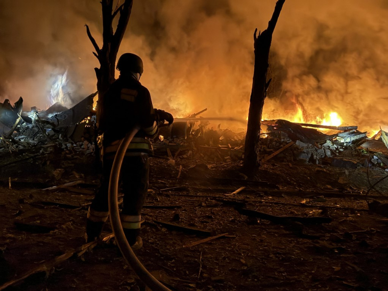 Un site frappé à Zaporijia, en Ukraine, le 11 août 2026. ( AFP / DARYA NAZAROVA )