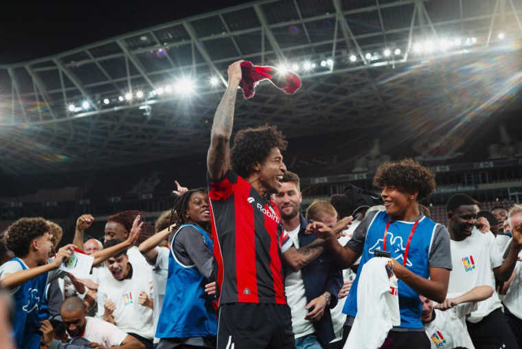 La belle image de Dante avec son fils après son dernier match
