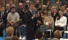 Macron: l'amende forfaitaire pour les consommateurs de drogues "va passer à 500 euros"