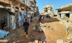 Des membres du Croissant-Rouge libyen d'Ajdabiya à Derna