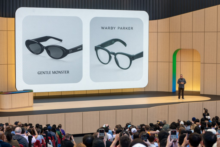 Les deux modèles "Gentle Monster" et "Warby Parker" ont été développés avec Samsung ( AFP / KARL MONDON )
