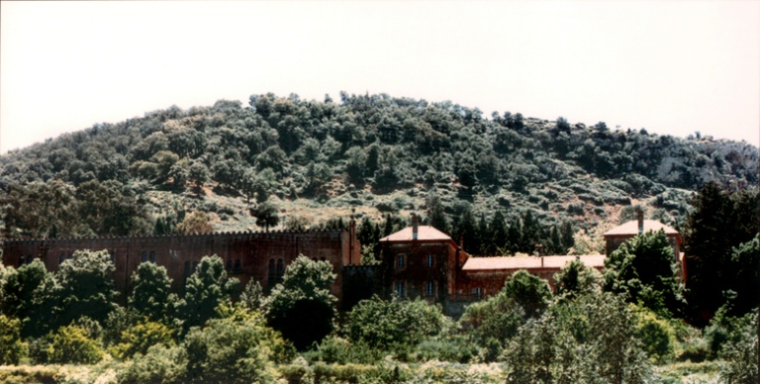 Le monastère de Tibhirine, le 26 mai 1996 en Algérie, fermé depuis le massacre de sept moines en mai 1996 ( AFP / - )