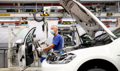 Photo d'archives: Usine Volkswagen après le confinement lié au coronavirus Covid-19