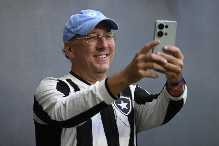 Loin de Lyon, John Textor s'amuse en boîte de nuit à Rio de Janeiro
