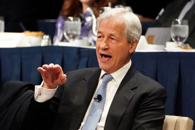 DIMON (JPMORGAN) CRITIQUE LA RÉGLEMENTATION DU CRÉDIT IMMOBILIER