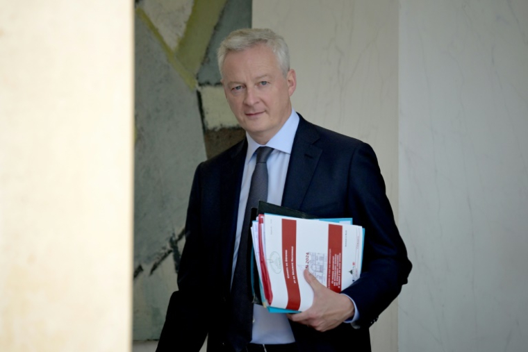 Le ministre de l'Economie et des Finances, Bruno Le Maire, à la sortie de l'Elysée, le 26 juin 2024 à Paris ( AFP / Bertrand GUAY )