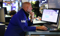Un opérateur à la Bourse de New York, le 15 aôut 2025 ( AFP / TIMOTHY A. CLARY )