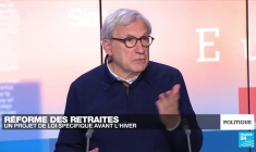 Réformes des retraites : le président Macron veut aller vite et menace de dissoudre l'Assemblée
