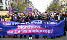 Manifestation contre les violences faites aux femmes à l'appel du collectif NousToutes le 22 novembre 2025 à Paris ( AFP / Bertrand GUAY )