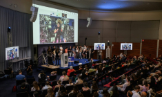 L'astronaute Sophie Adenot s'adresse à des élèves lors d'un appel vidéo au Centre national d'études spatiales (Cnes), le 3 juin 2026 à Toulouse ( AFP / Ed JONES )