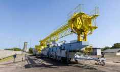 Une maquette de la fusée Soyouz utilisée pour tester les rails avant d'être démantelée sur l'ancien pas de tir des Soyouz à Kourou, en Guyane française, en cours de réaménagement, le 13 février 2026 ( AFP / Ronan LIETAR )