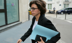 La ministre de la Culture Rachida Dati arrive à la réunion de la commission nationale d'investiture (CNI) des Républicains à Paris lundi 28 juillet ( AFP / Thomas SAMSON )
