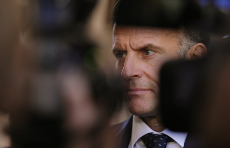 Le président français Emmanuel Macron s'adresse aux médias à Marseille, le 26 octobre 2026 ( POOL / Aurelien Morissard )