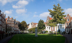 Begijnhof (Beguinage) à Amsterdam (Crédits photo : Wikimedia Commons - Massimo Catarinella )