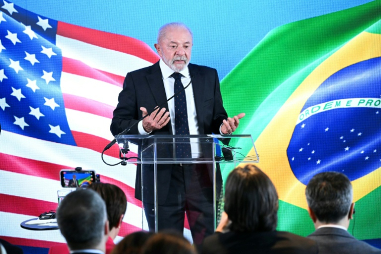 Le président brésilien Luiz Inácio Lula da Silva lors d'une conférence de presse à l'ambassade du Brésil, après sa rencontre à la Maison Blanche avec le président américain Donald Trump, le 7 mai 2026 à Washington ( AFP / SAUL LOEB )