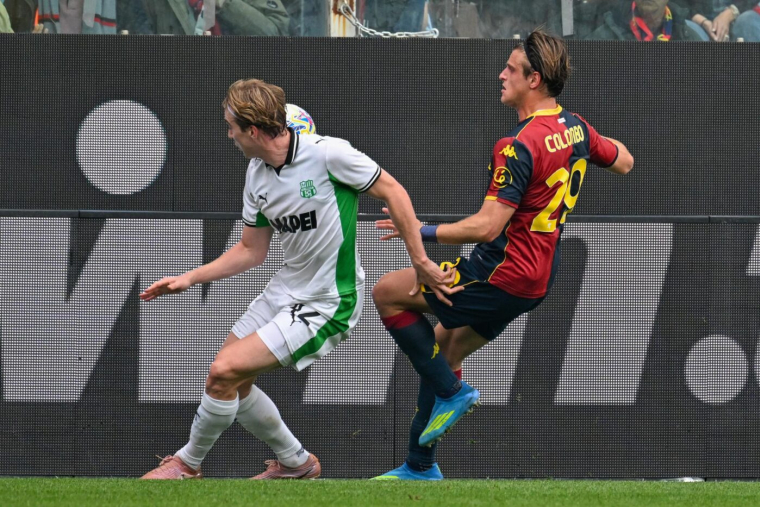 Quand Ellertsson et Berardi confondent boxe et football à la mi-temps d'un match