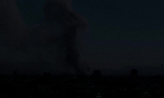 Un épais nuage de fumée recouvre la capitale iranienne suite à des frappes