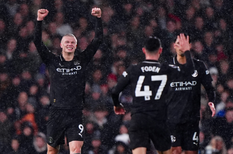 Manchester City résiste au come-back Fulham dans la folie