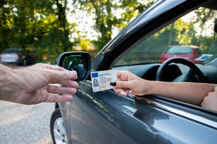 Perte du permis de conduire : quelles options pour continuer à être assuré ? / iStock.com - Anastasija Vujic