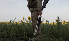 Un militaire ukrainien dans la région de Donetsk, en Ukraine, le 9 septembre 2025. ( AFP / TETIANA DZHAFAROVA )