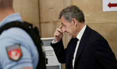 L'ancien président Nicolas Sarkozy arrive au palais de justice de Paris, le 8 avril 2026, pour son procès en appel dans l'affaire du financement libyen de sa campagne électorale de 2007 ( AFP / STEPHANE DE SAKUTIN )