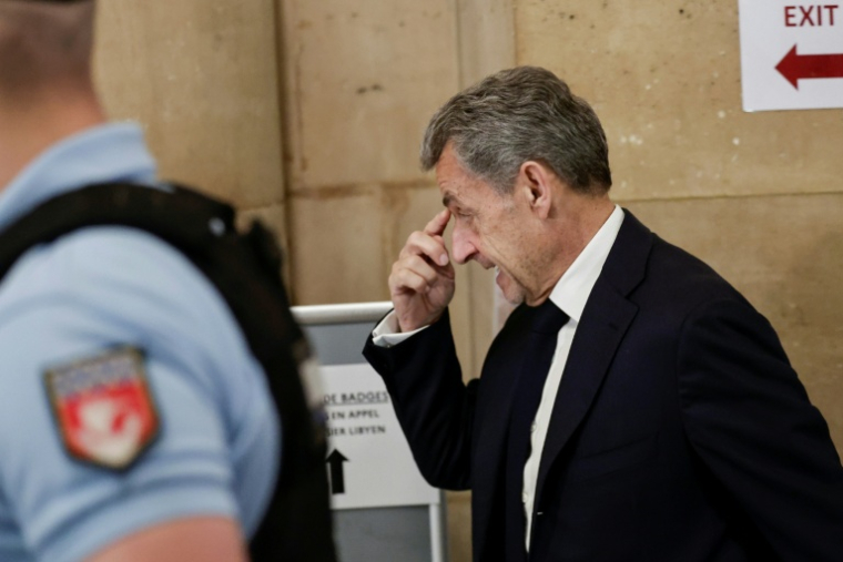 L'ancien président Nicolas Sarkozy arrive au palais de justice de Paris, le 8 avril 2026, pour son procès en appel dans l'affaire du financement libyen de sa campagne électorale de 2007 ( AFP / STEPHANE DE SAKUTIN )