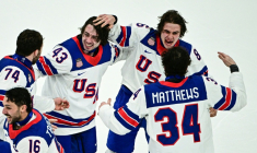 Les hockeyeurs américains le 22 février 2026 à Milan ( AFP / JULIEN DE ROSA )