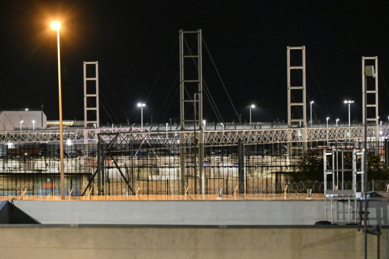 Le site du terminal de Coquelles près de Calais, après la collision entre un minibus et un train de frêt, le 15 octobre 2026 ( AFP / Bernard BARRON )